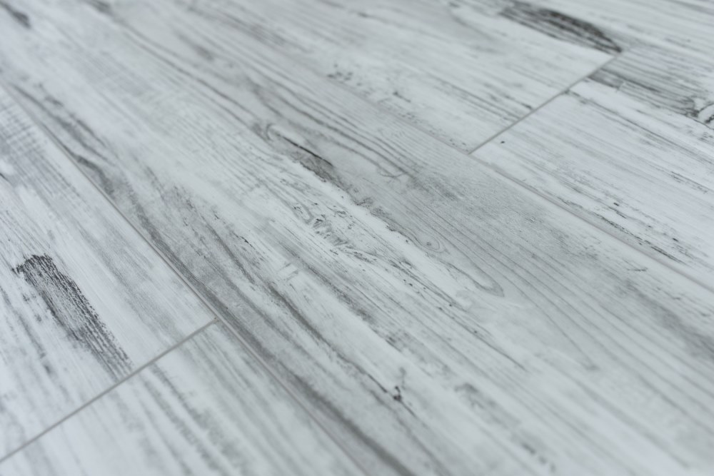 Замковая ПВХ плитка "Art Tile" Берёза Божоле (1220*152*5 мм) — купить в Краснодаре