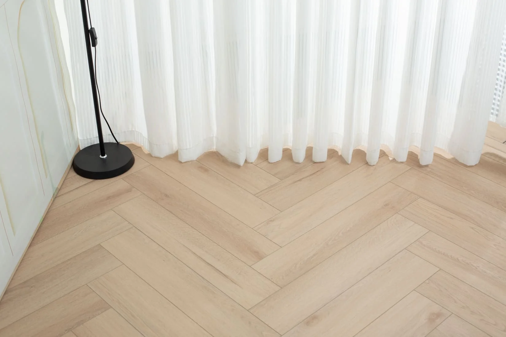 Плитка SPC "OneFloor" 3032 А,В  ЁЛКА (640*128*4 мм) — купить в Краснодаре