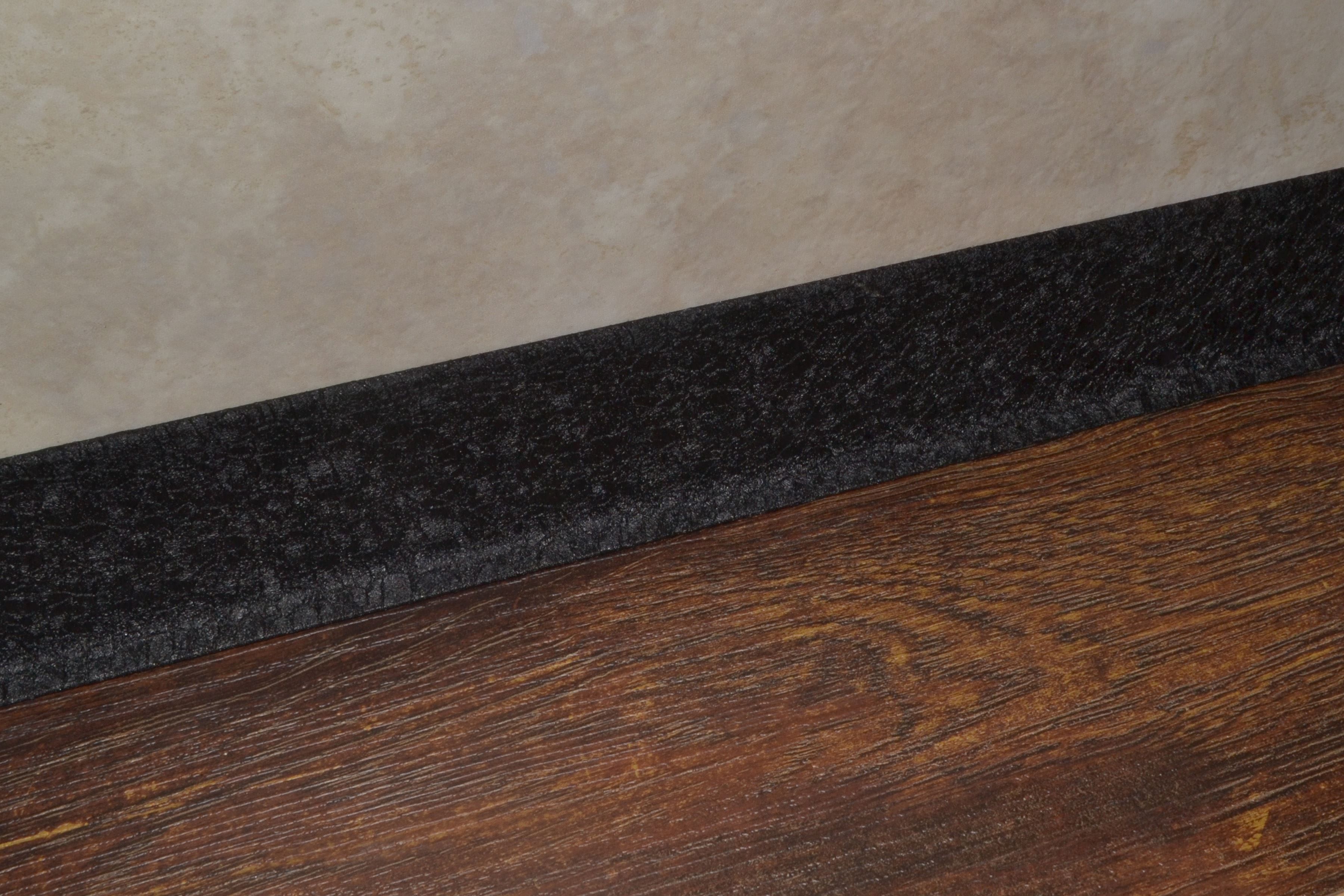 Плинтус алюминиевый L-образный текстура кожи черная (2500*11*60 мм) — купить в Краснодаре