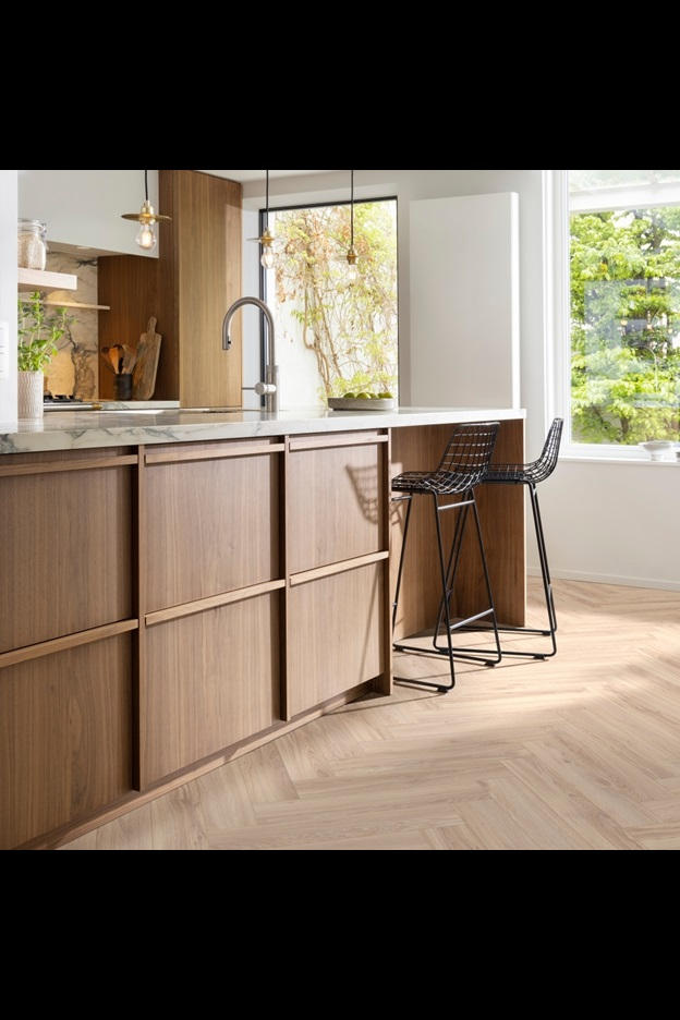 Замковая ПВХ плитка Blackjack Oak 22210 (630*126*6 мм) — купить в Краснодаре