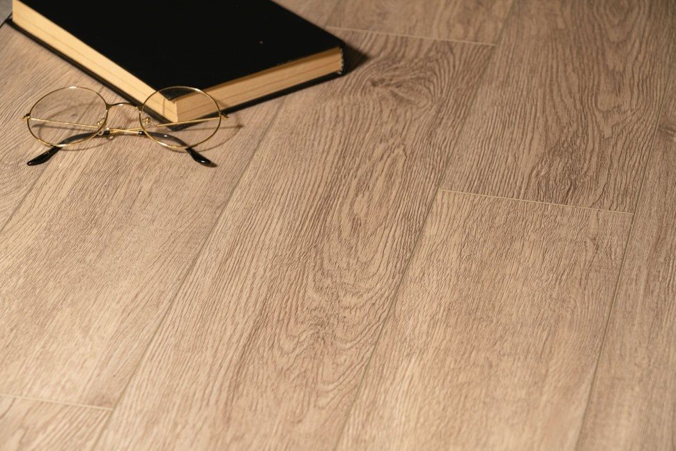 Виниловый ламинат "Bonkeel" Style Дуб Гарднер (1200*125*4 мм) — купить в Краснодаре